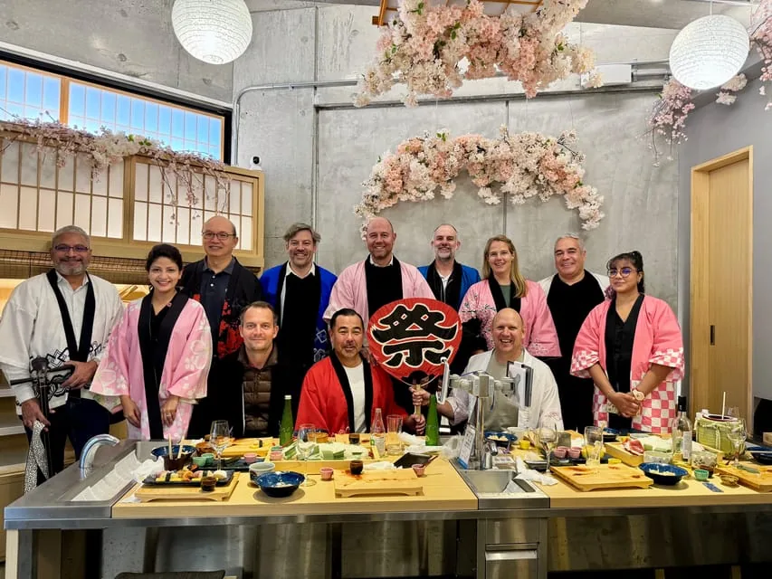 Making nigiri by hand: shaping vinegared rice with the fish